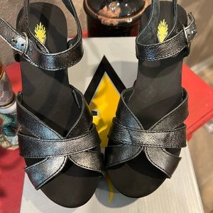 Volatile woman’s Pewter sandal size 7